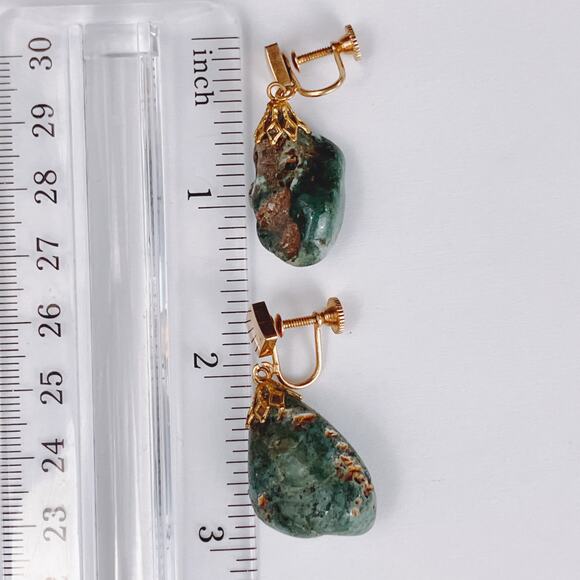 VTG Mid Century Screw Back Earrings Green Stone Beads Gold Tone 1950s 1960s - Picture 10 of 10
